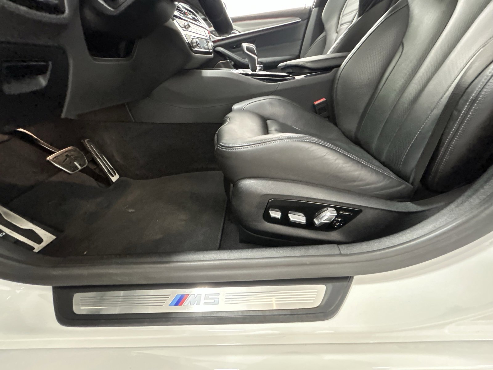 Used 2023 BMW M5 Base w/ Executive Package image 33