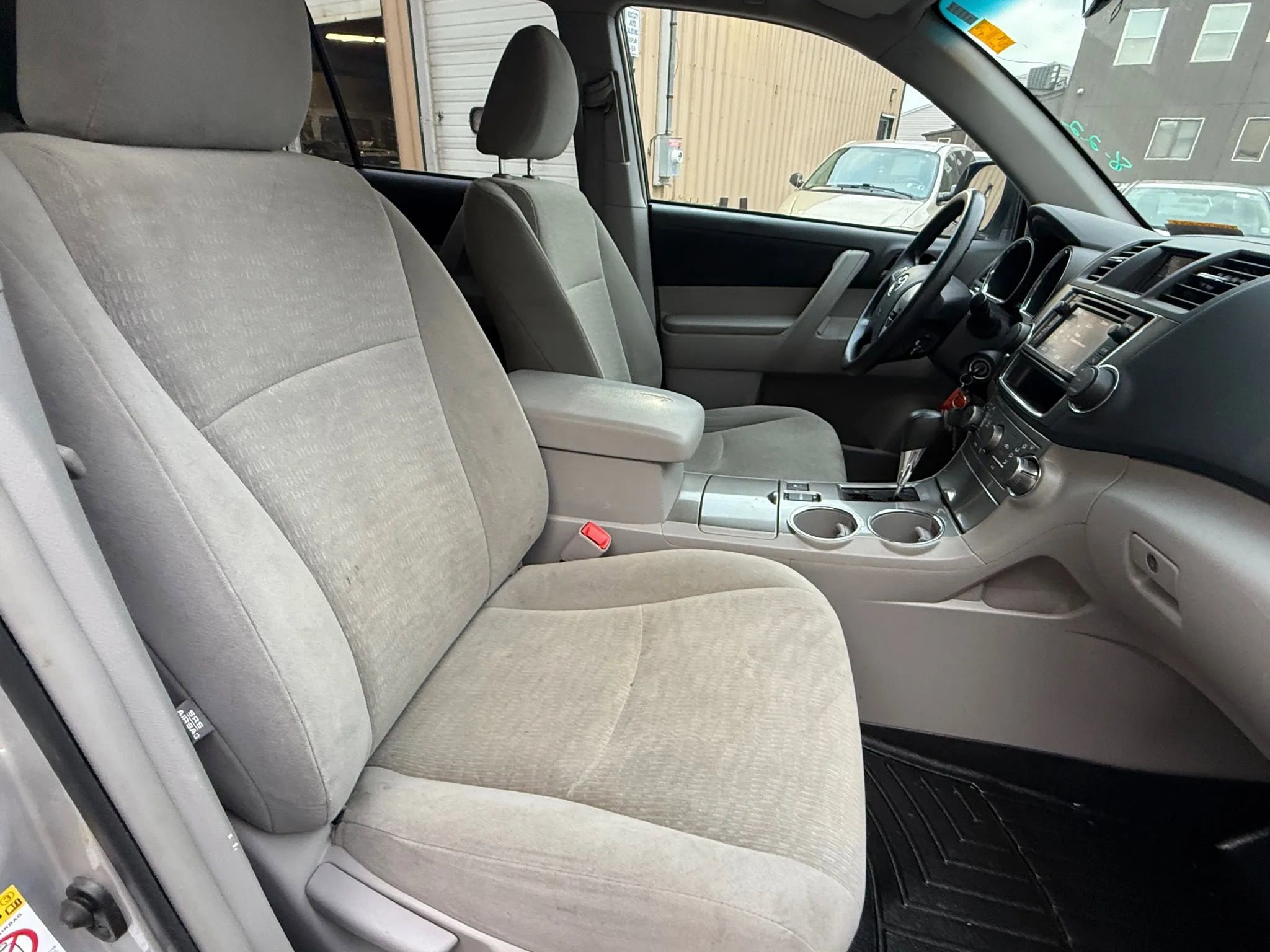 Used 2013 Toyota Highlander SE image 4