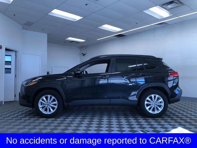 Used 2025 Toyota Corolla Cross LE image 3