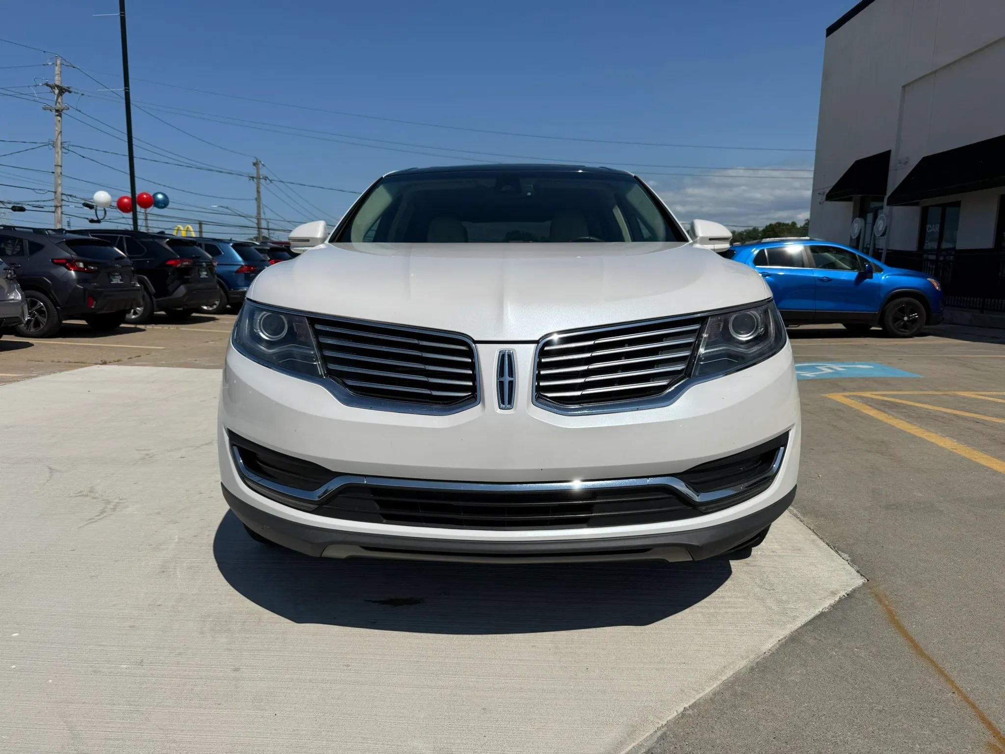 Used 2016 Lincoln MKX Select w/ Select Plus Package AWD/4WD image 4