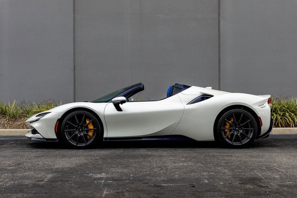 Used 2022 Ferrari SF90 Spider image 2