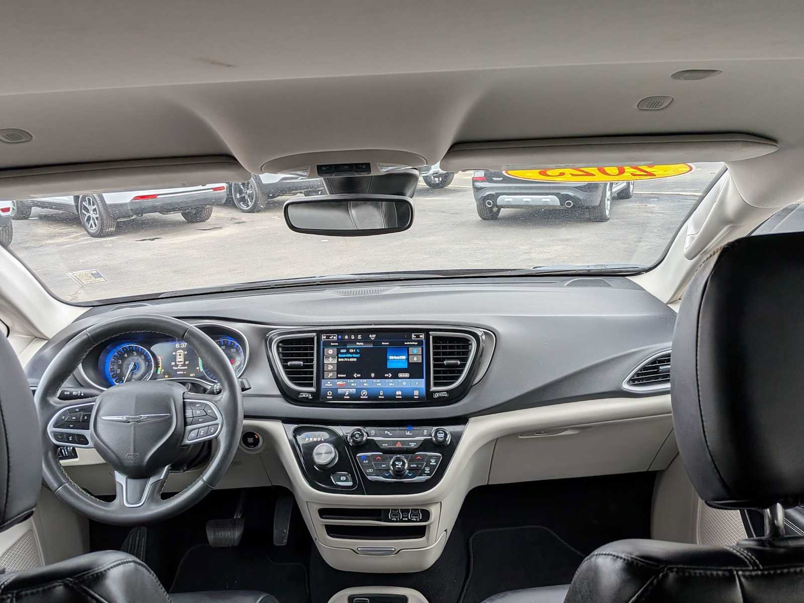 Used 2023 Chrysler Pacifica Touring-L FWD image 19