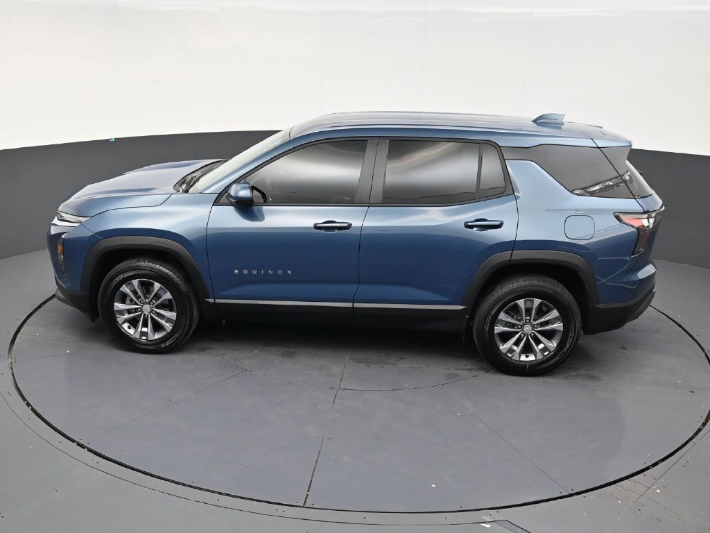 Used 2026 Chevrolet Equinox LT w/ Safety and Technology Package FWD image 12