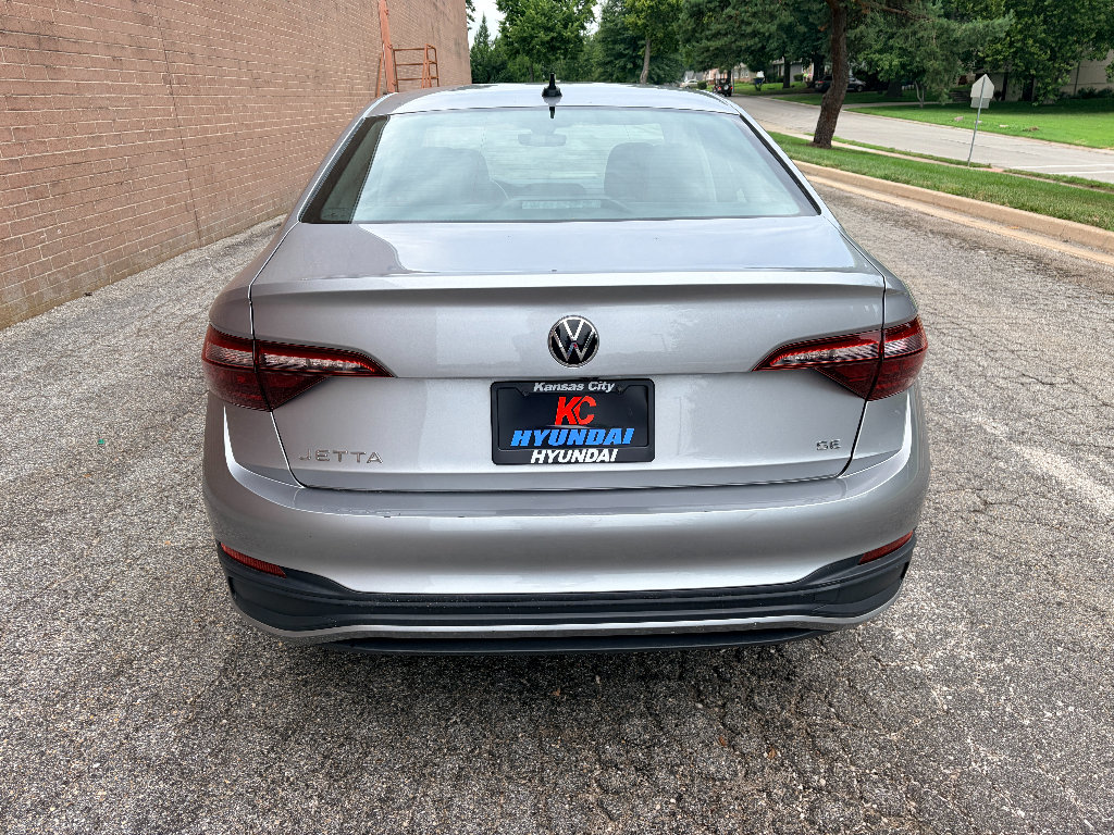 Used 2024 Volkswagen Jetta SE FWD image 4