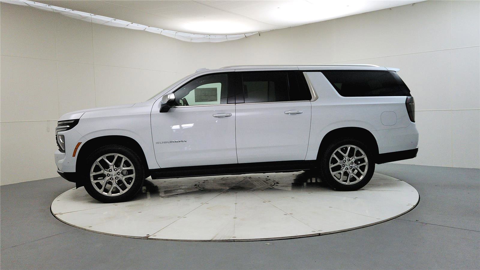 New 2026 Chevrolet Suburban Premier image 2