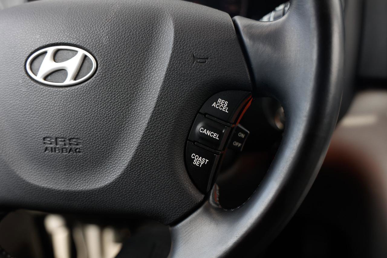Used 2007 Hyundai Entourage Limited image 27