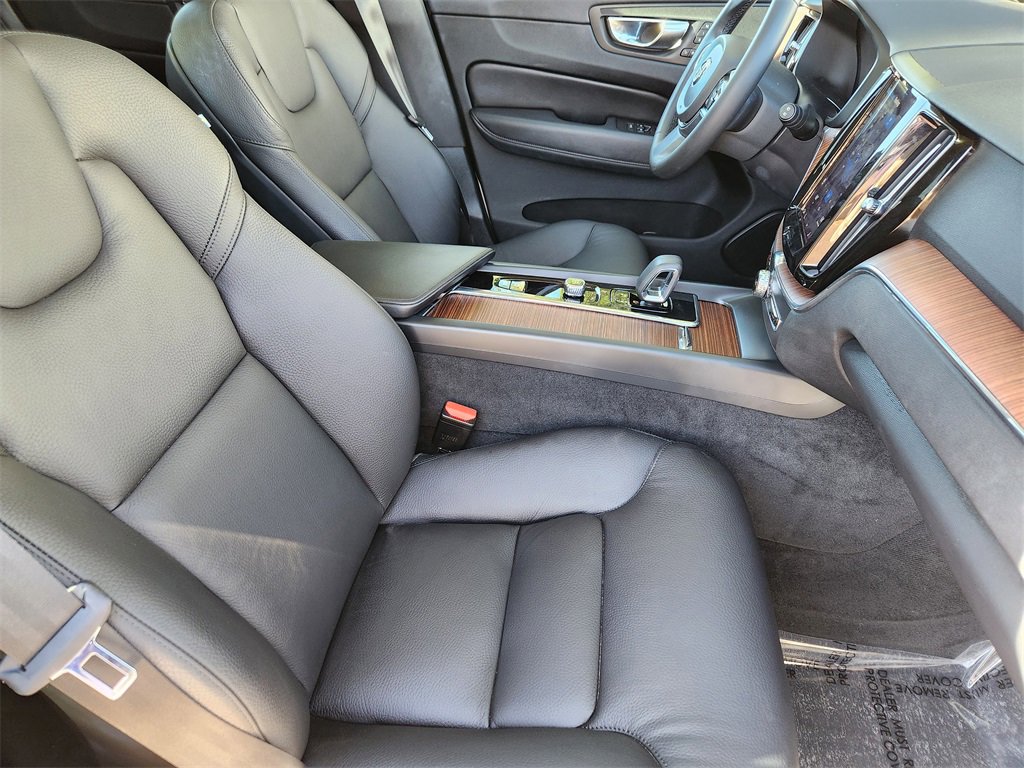 Used 2023 Volvo XC60 T8 Plus image 19