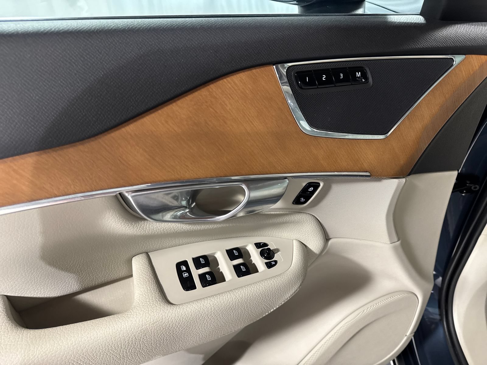 Used 2021 Volvo XC90 T5 Momentum w/ Advanced Package FWD image 16