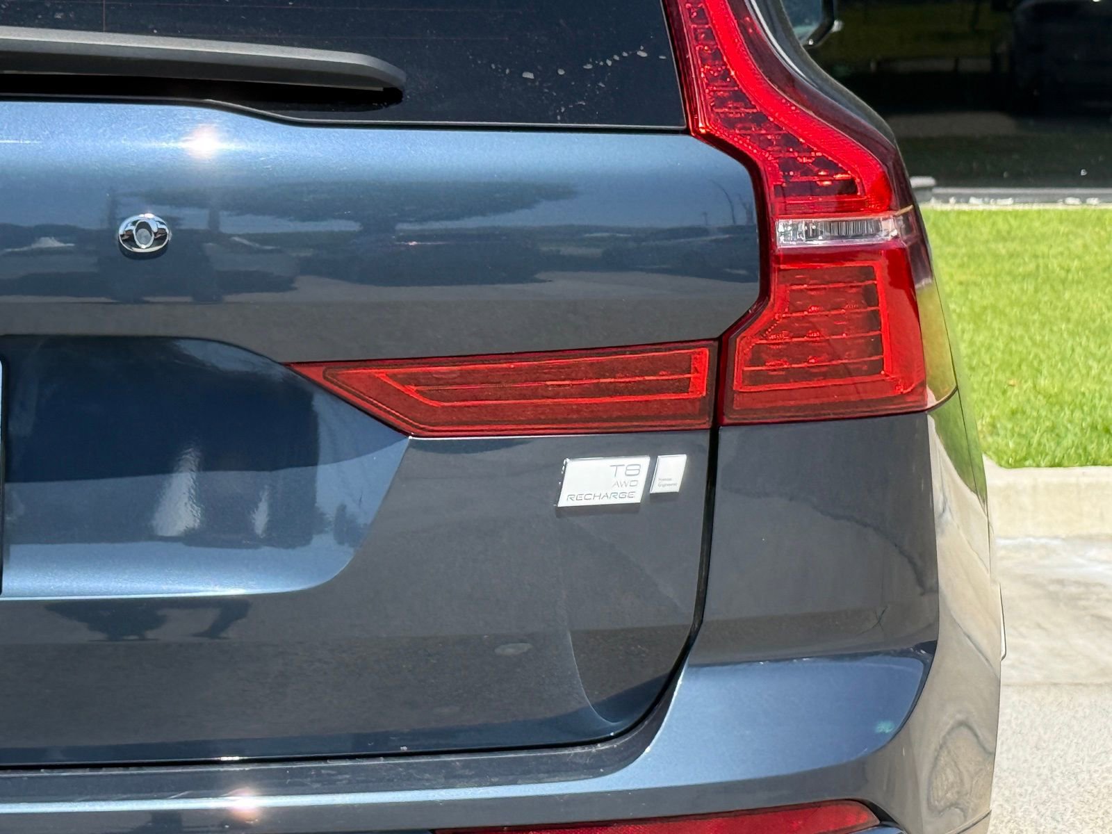 Used 2022 Volvo XC60 T8 R-Design w/ Advanced Package image 15