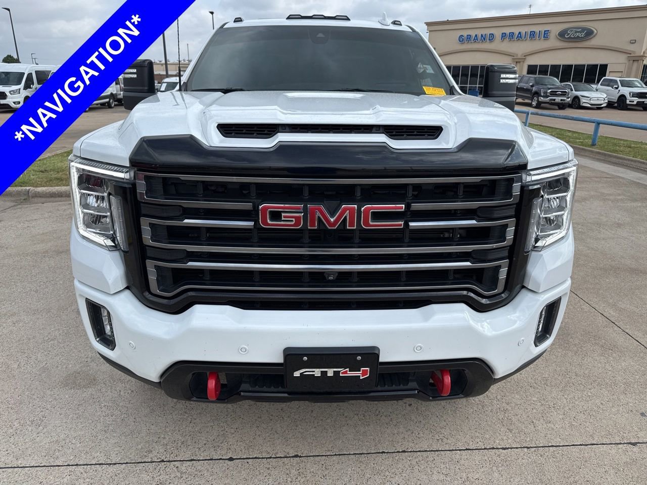 Used 2022 GMC Sierra 2500 AT4 w/ AT4 Premium Plus Package AWD/4WD image 2