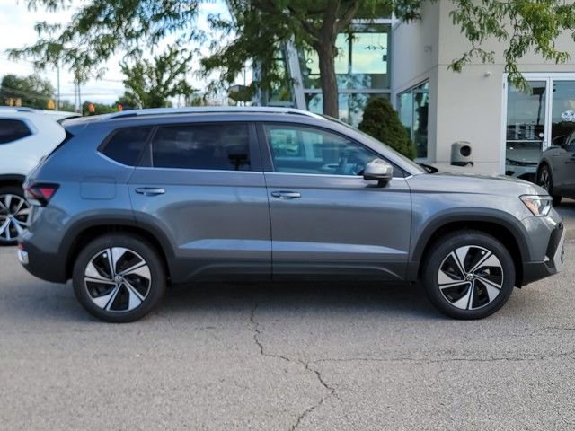 New 2025 Volkswagen Taos SE image 3