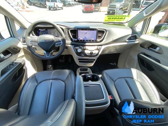 Used 2024 Chrysler Pacifica Touring-L FWD image 30