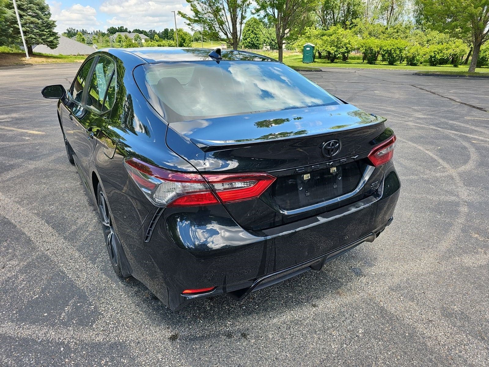 Used 2024 Toyota Camry SE FWD image 3