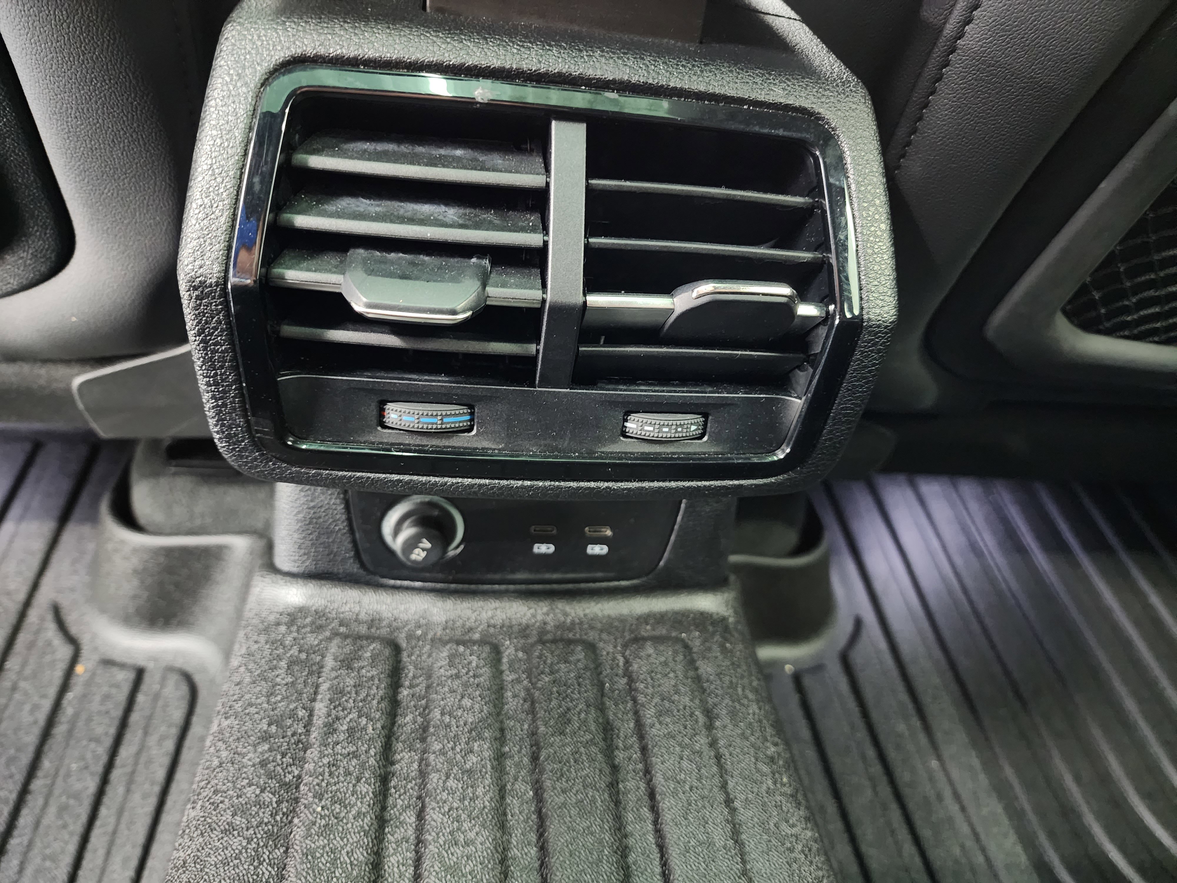 Used 2024 Audi Q3 2.0T Premium image 35