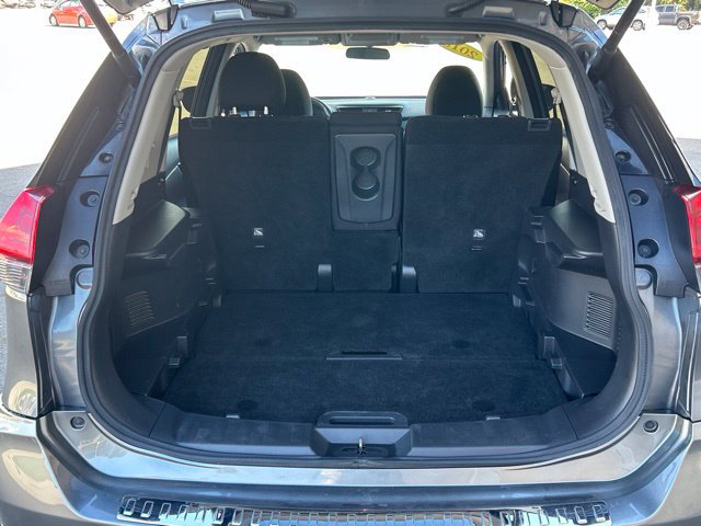 Used 2018 Nissan Rogue SV AWD/4WD image 17