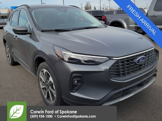 Used 2025 Ford Escape Platinum image 1