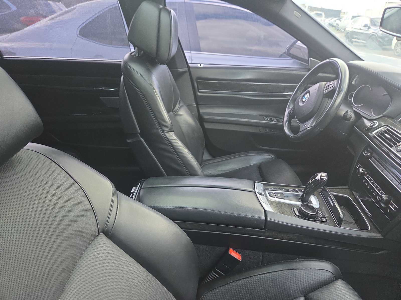 Used 2014 BMW 750Li xDrive image 12