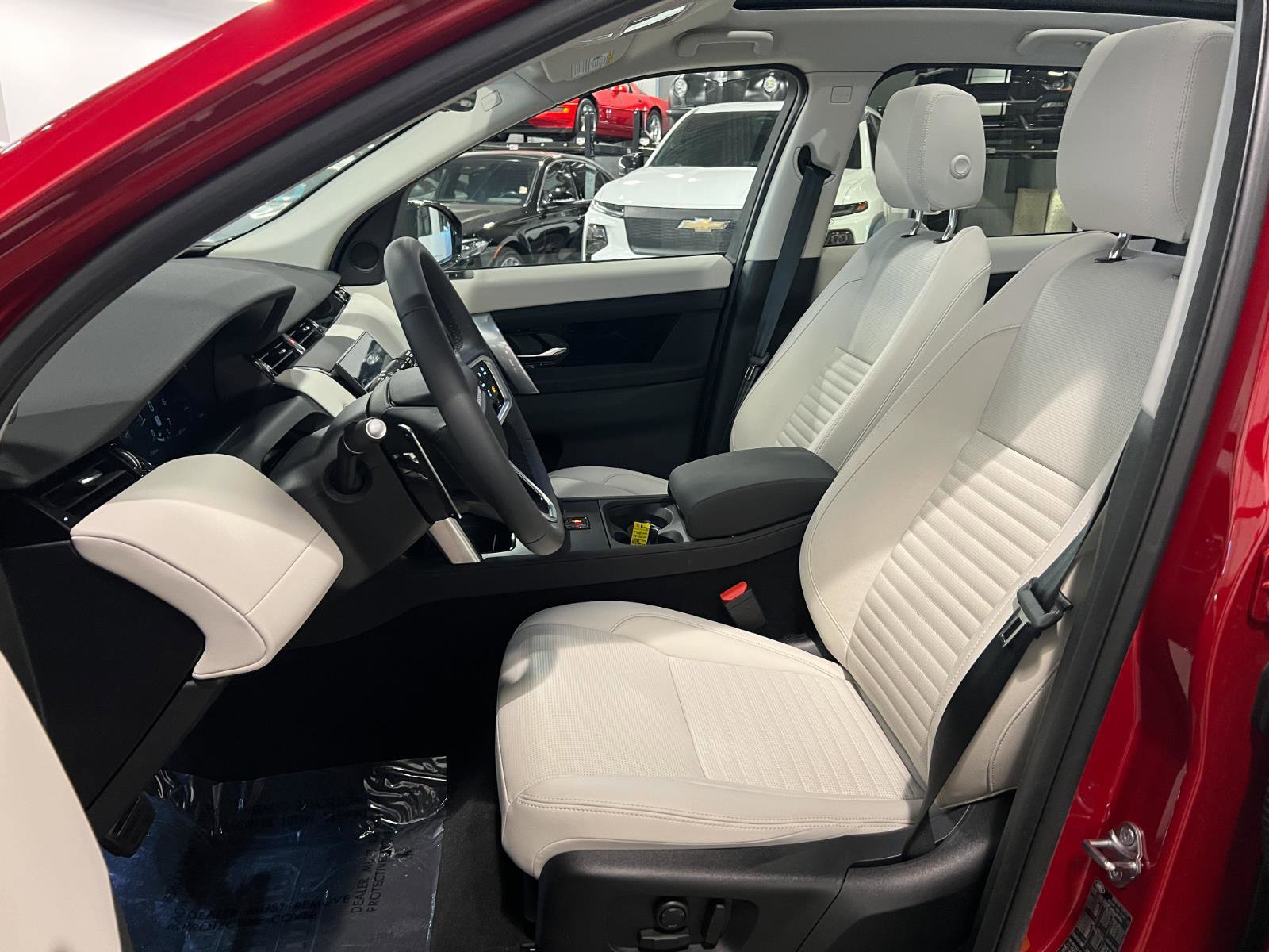 Used 2025 Land Rover Discovery Sport S image 9