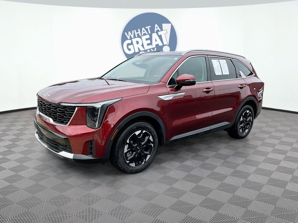 Certified 2025 Kia Sorento S w/ Panoramic Sunroof Package