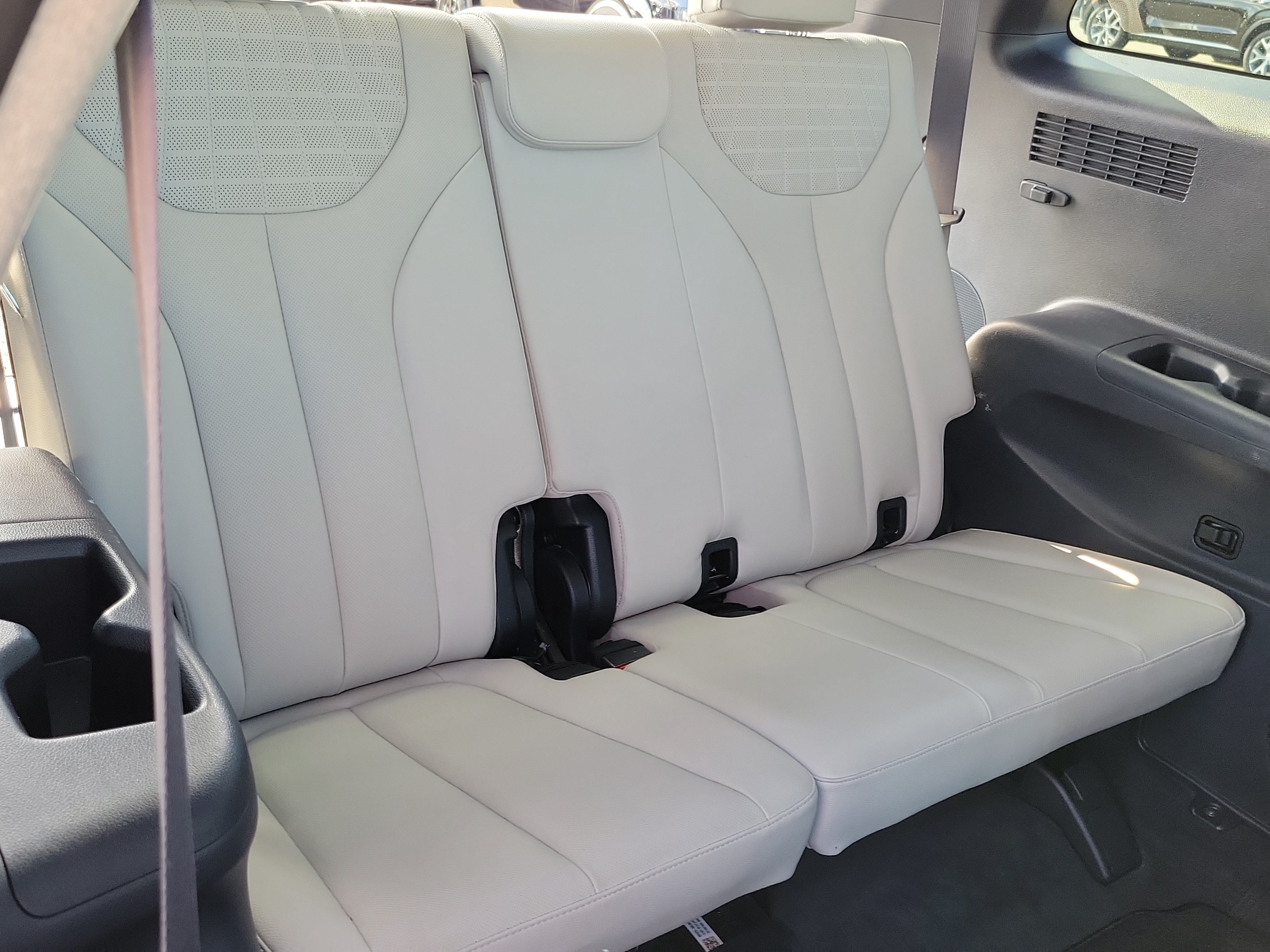Used 2024 Hyundai Palisade Limited FWD image 25