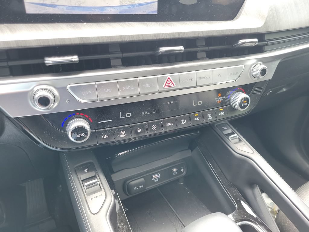 Certified 2024 Kia Telluride EX w/ EX Captain's Chair Package FWD image 31