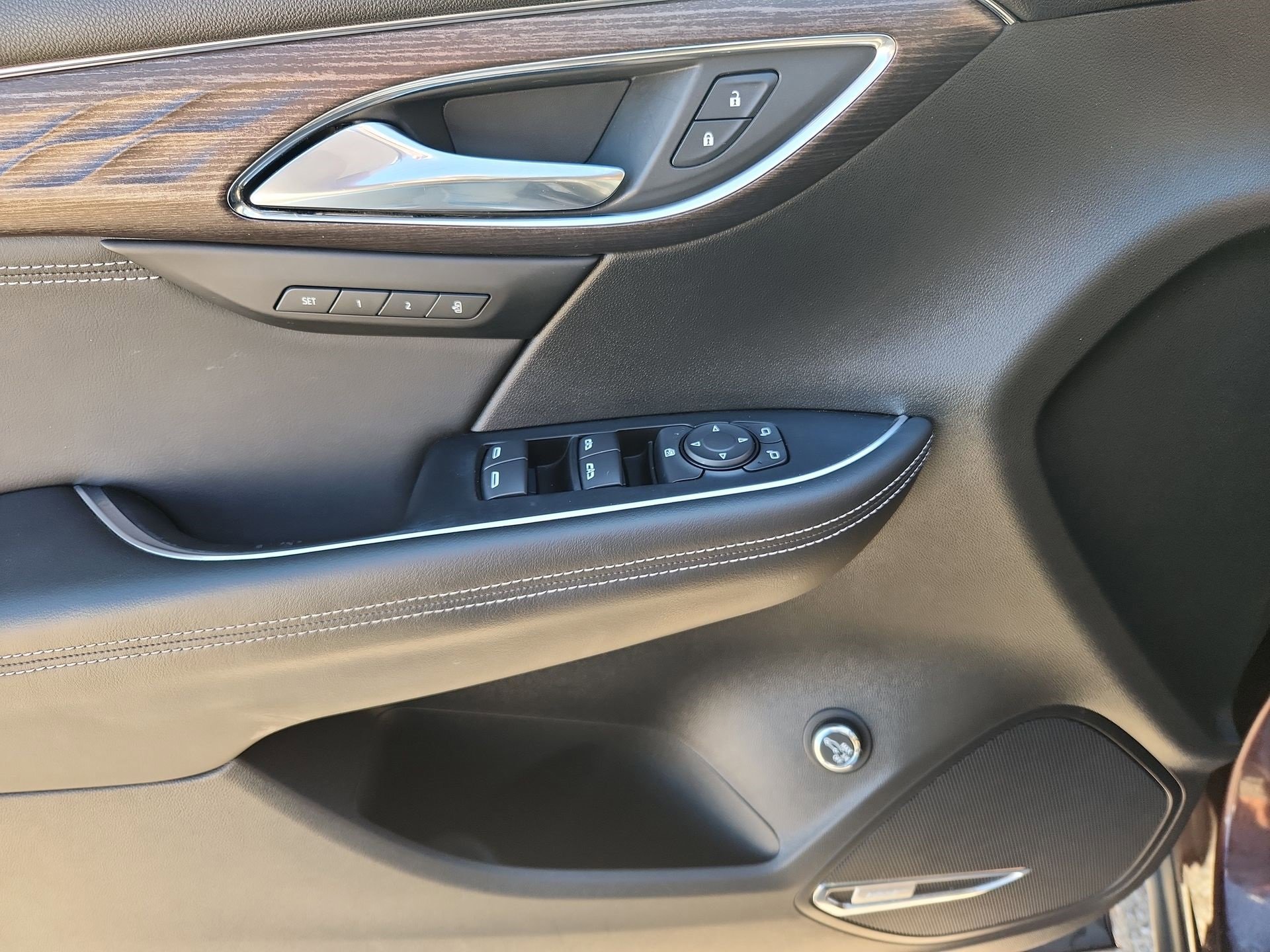 Used 2023 Buick Envision Avenir image 15