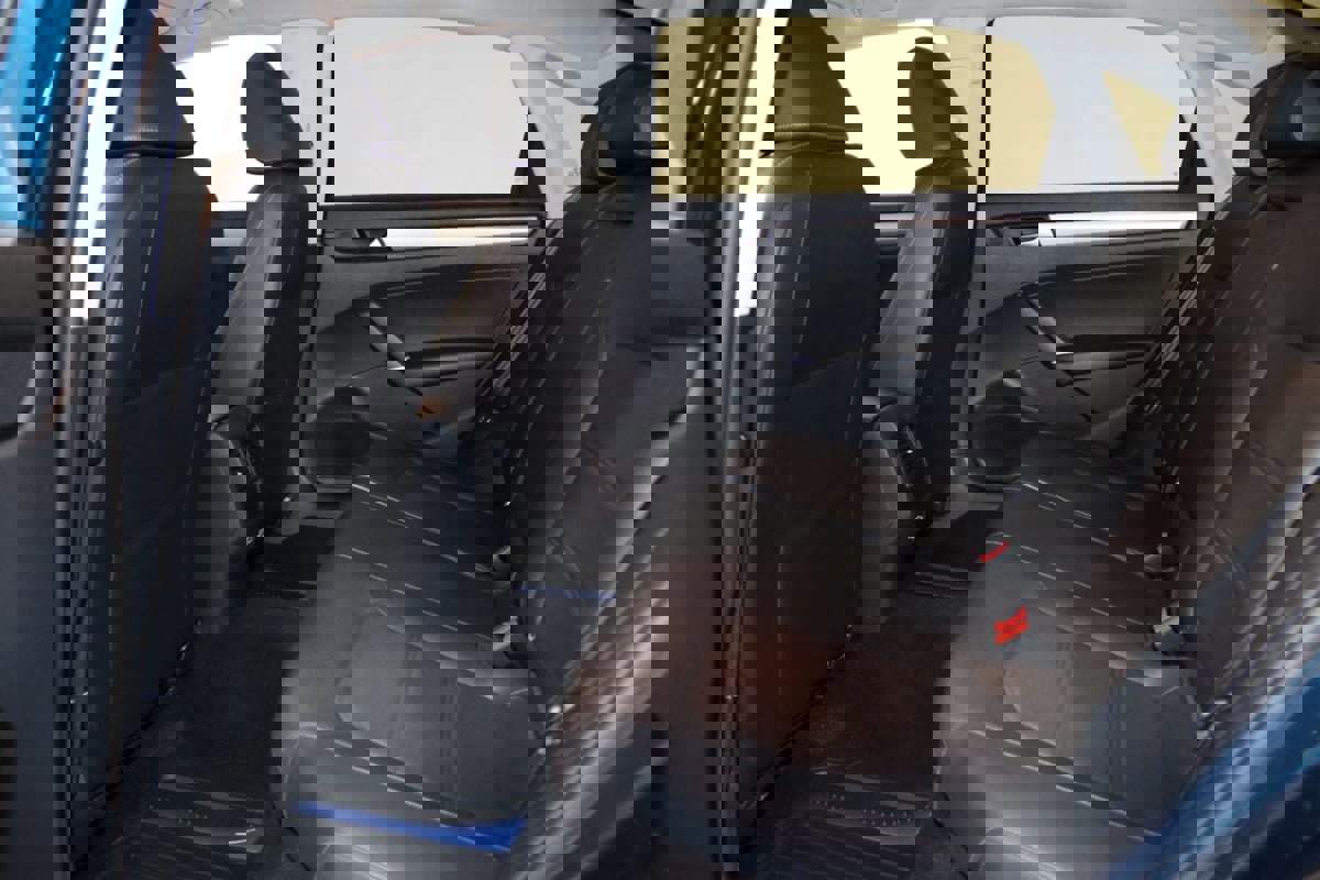 Used 2021 Volkswagen Passat 2.0T SE image 43