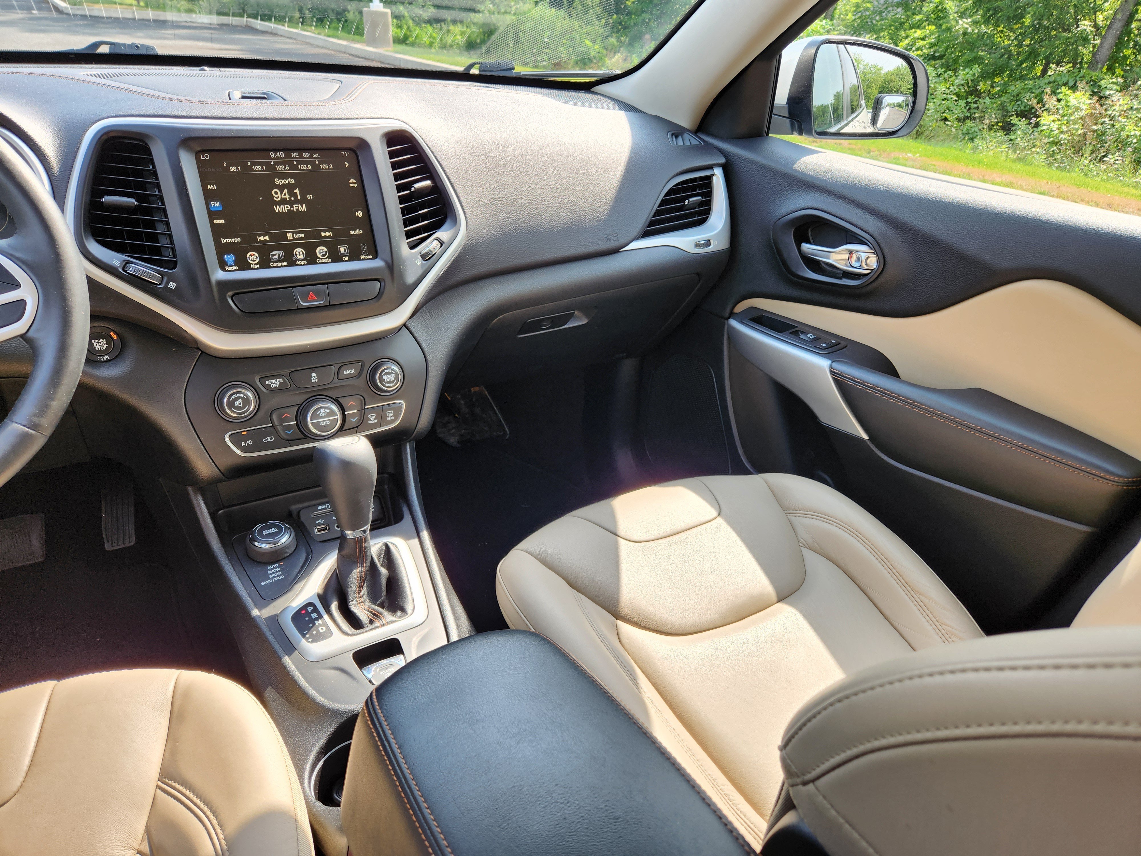 Used 2017 Jeep Cherokee Limited AWD/4WD image 14