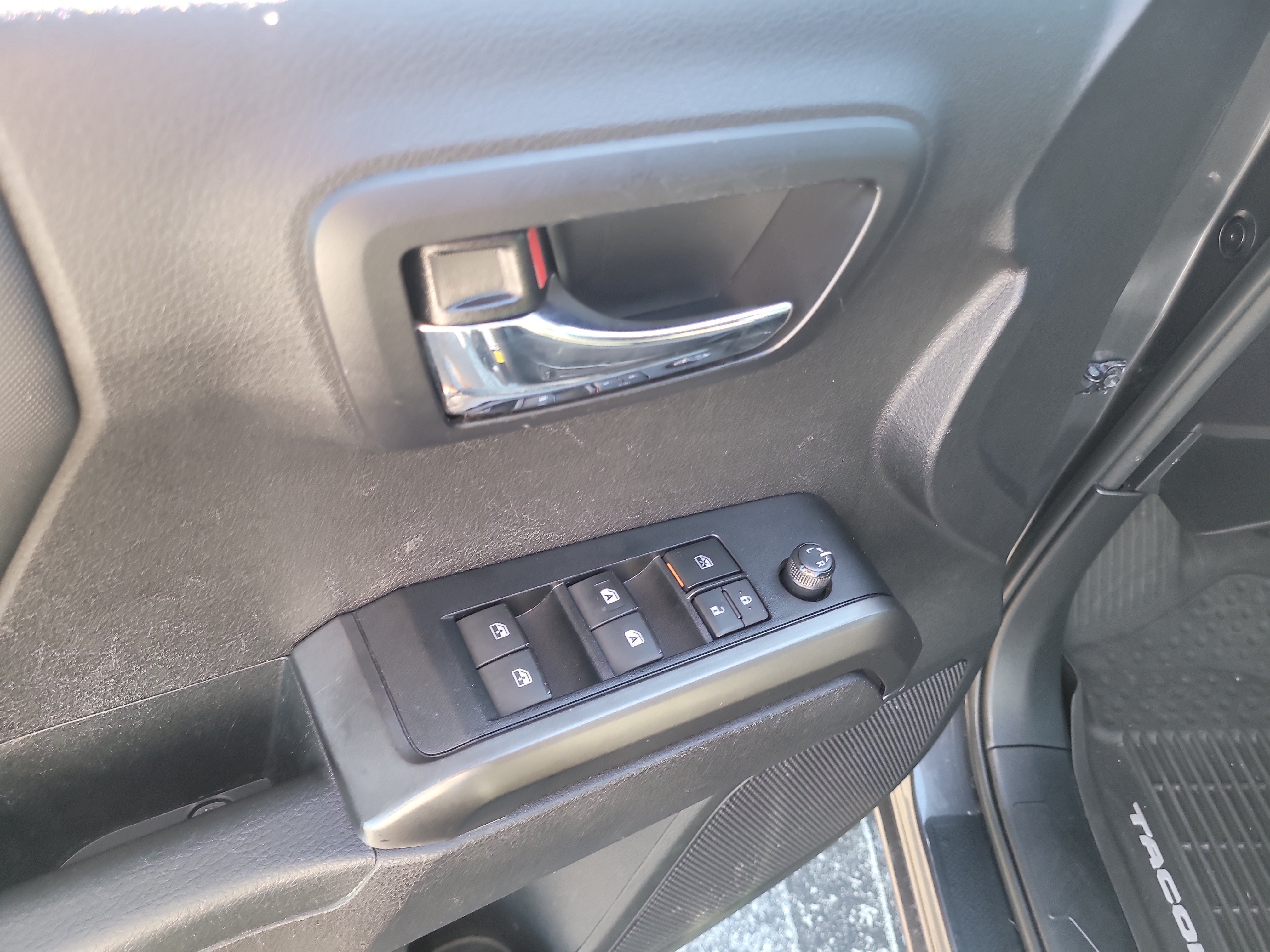 Used 2021 Toyota Tacoma TRD Sport RWD image 18