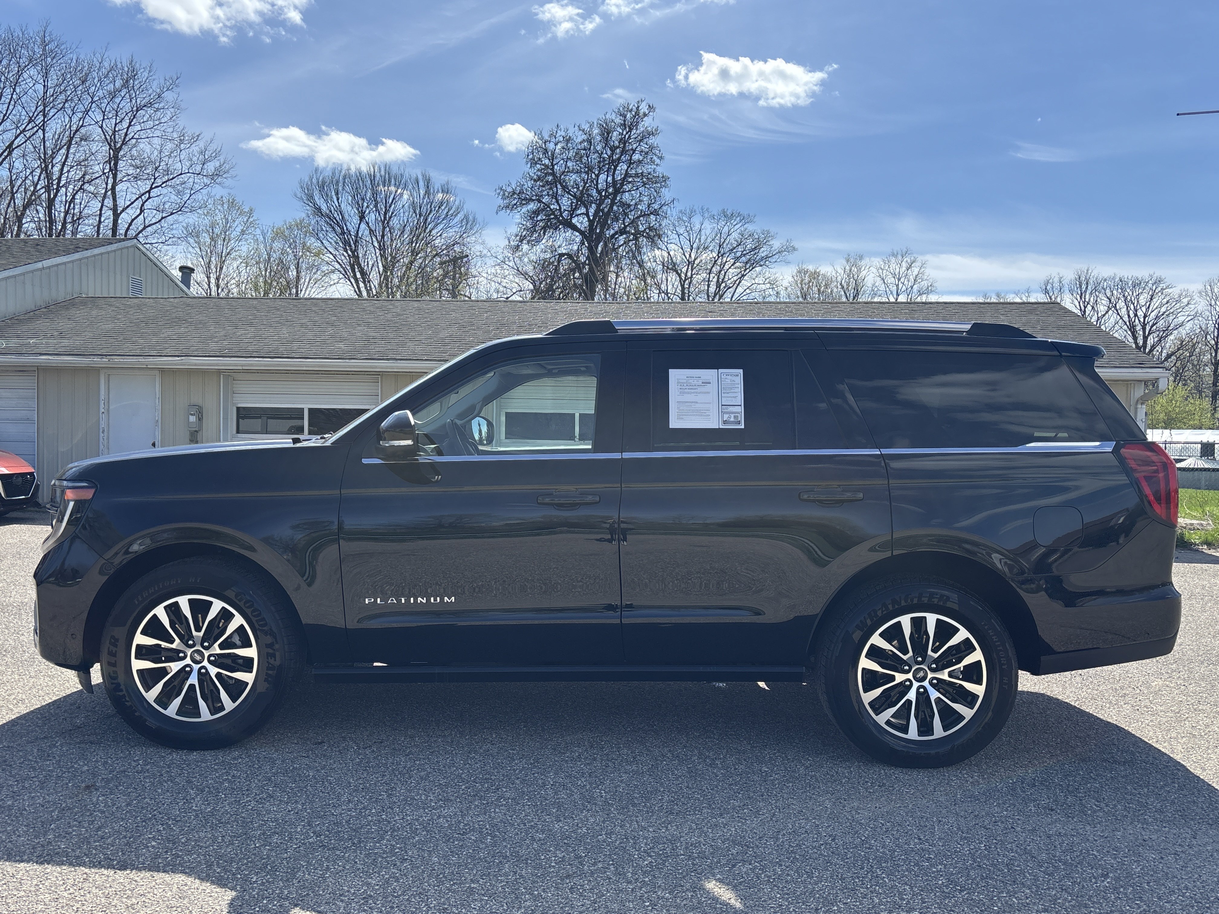 Used 2025 Ford Expedition Platinum AWD/4WD image 12