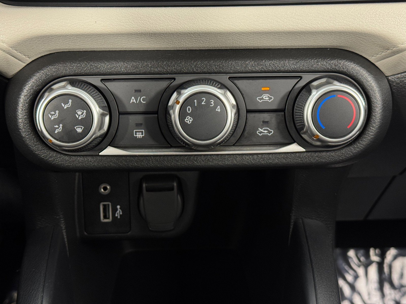 Used 2021 Nissan Versa SV image 23