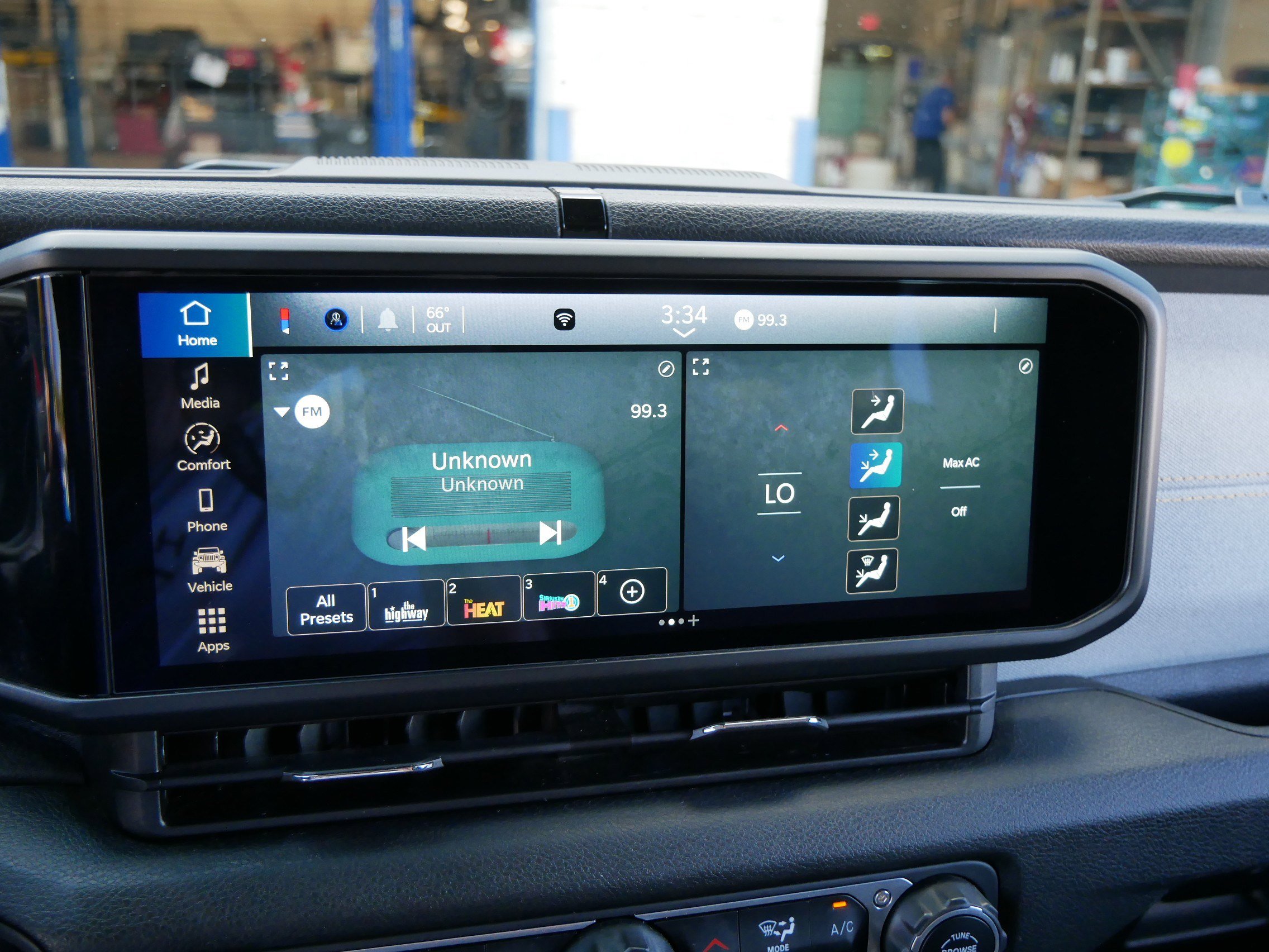 Used 2024 Jeep Wrangler Sport S image 22