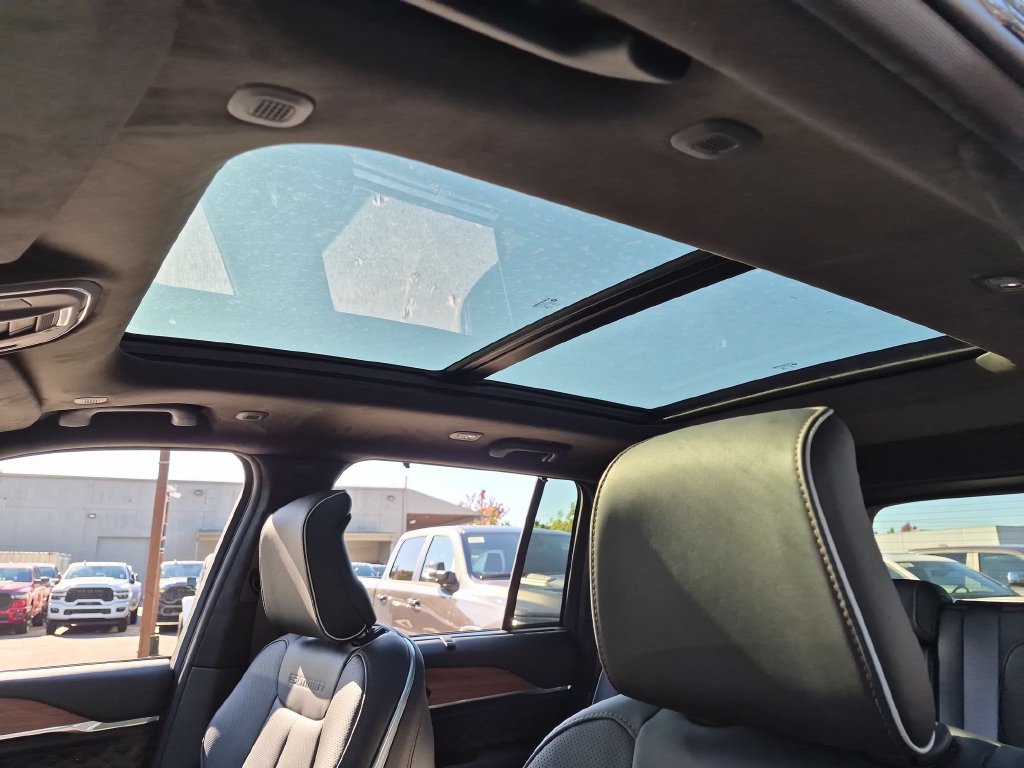 New 2027 Jeep Grand Cherokee Summit AWD/4WD image 28