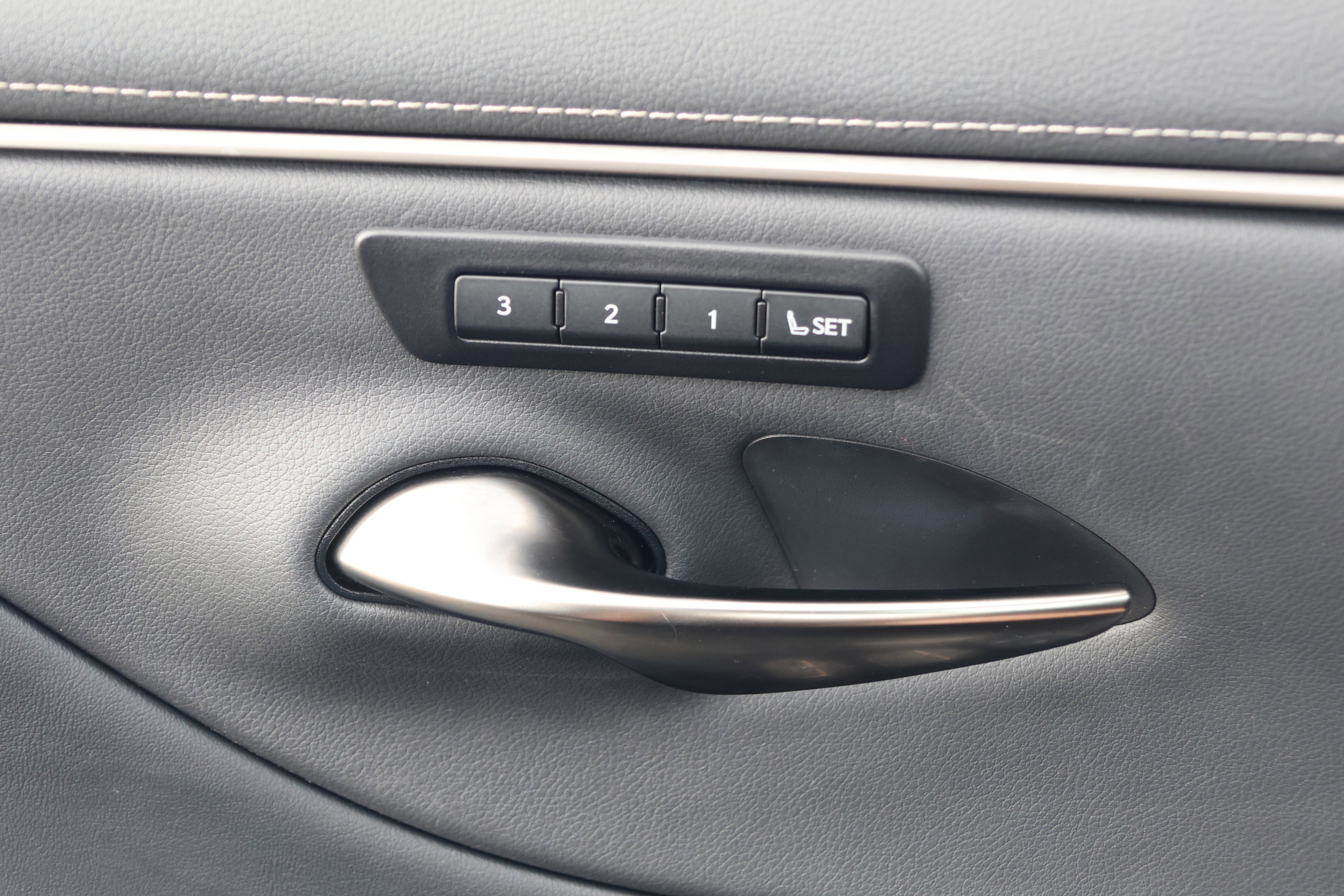 Certified 2023 Lexus ES 350 w/ Premium Package image 13