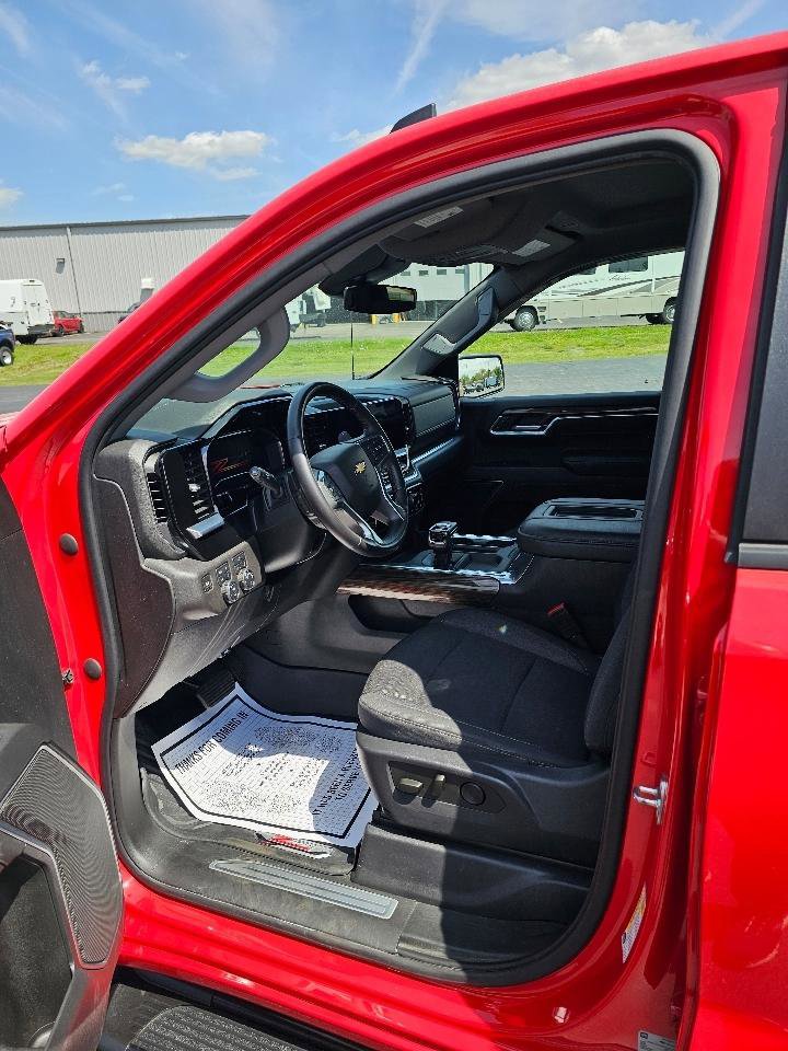 Used 2022 Chevrolet Silverado 1500 LT AWD/4WD image 15