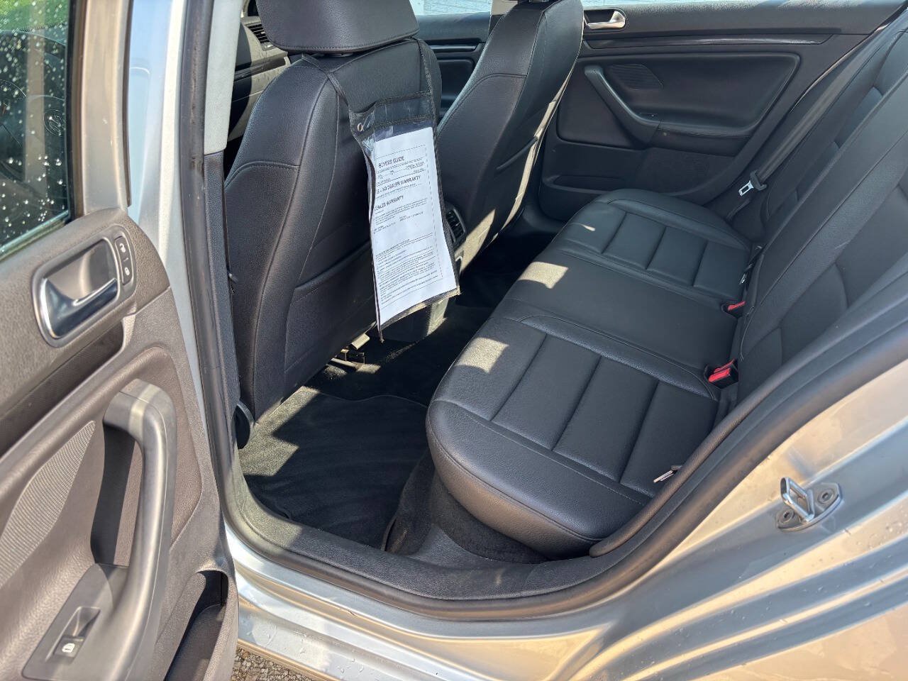 Used 2010 Volkswagen Jetta SE FWD image 5