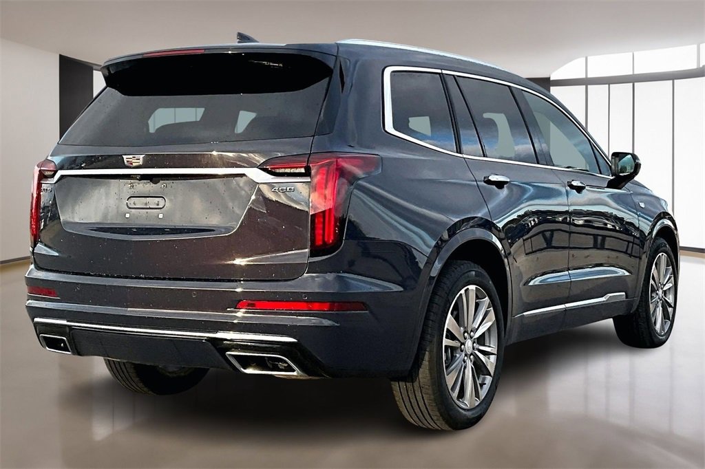 Used 2025 Cadillac XT6 Premium Luxury image 2