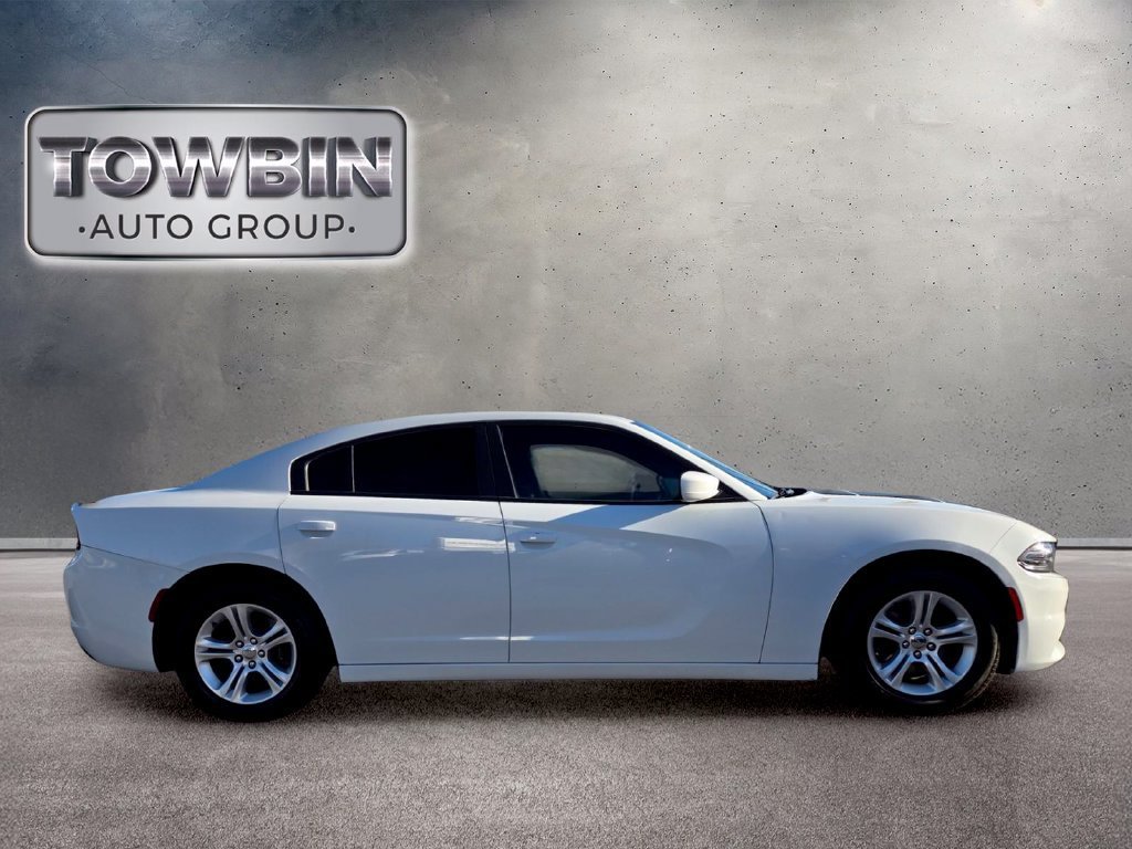 Used 2019 Dodge Charger SXT w/ Leather Interior Group RWD image 3