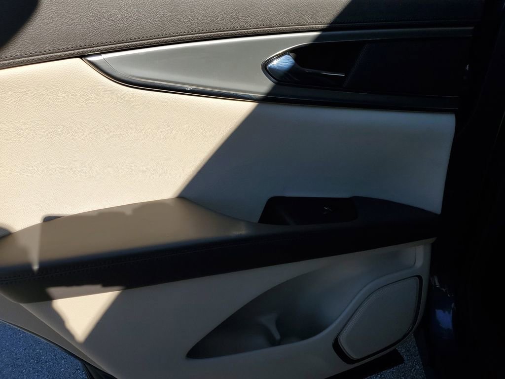 Certified 2019 Lincoln Nautilus Select image 9