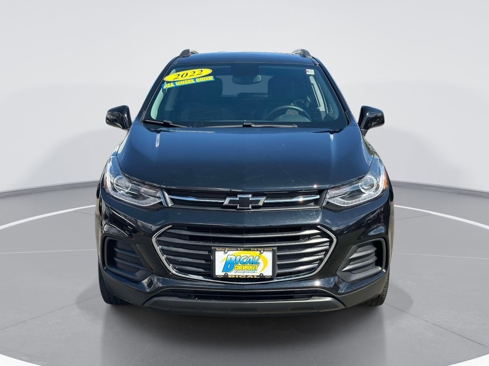 Used 2022 Chevrolet Trax LT w/ Midnight Edition image 2