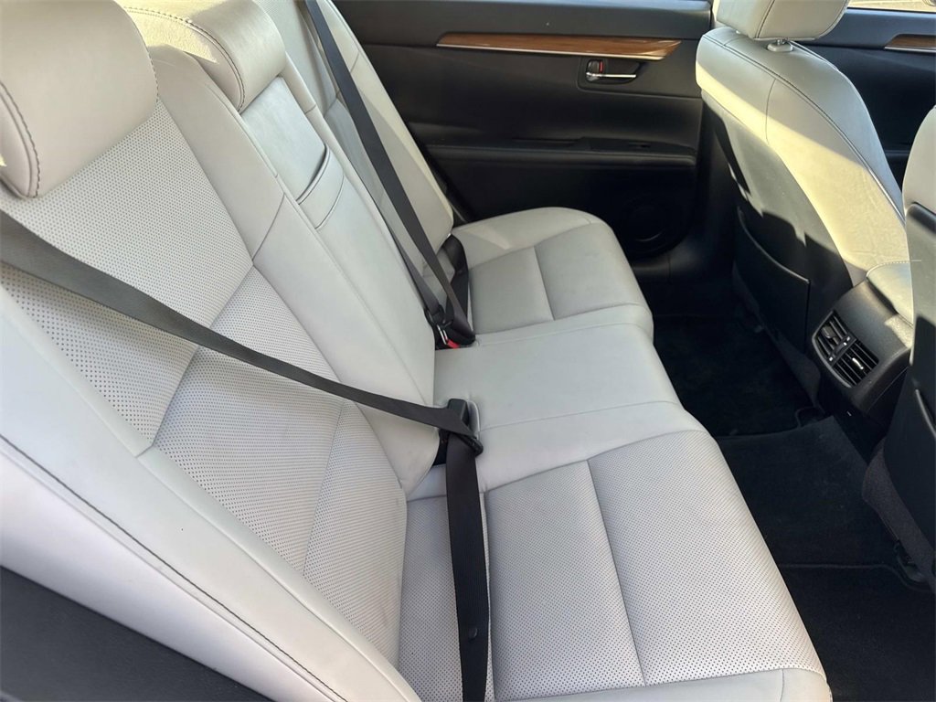 Used 2014 Lexus ES 300h image 26