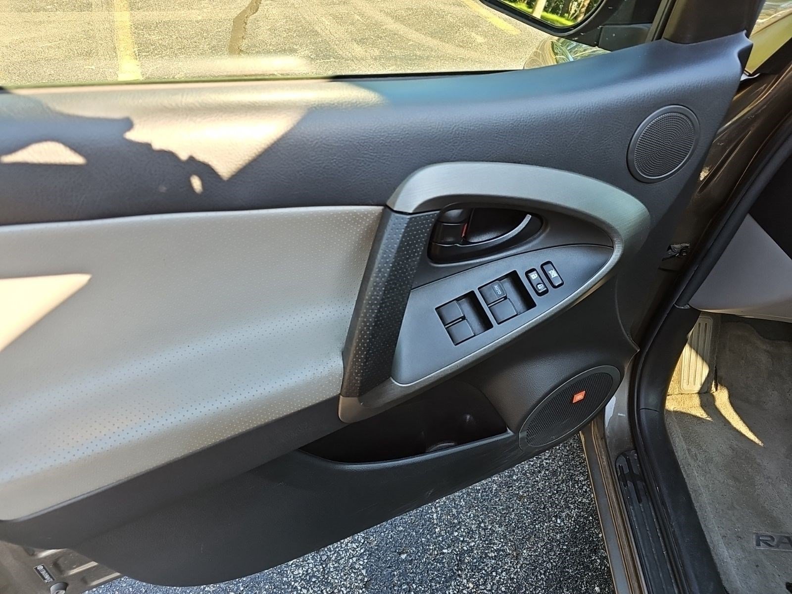 Used 2011 Toyota RAV4 Limited w/ Limited Extra Value Pkg AWD/4WD image 19