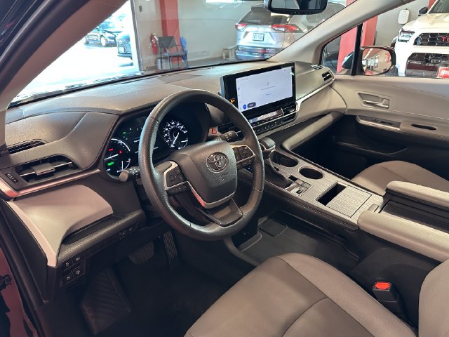 Certified 2026 Toyota Sienna XLE FWD image 11
