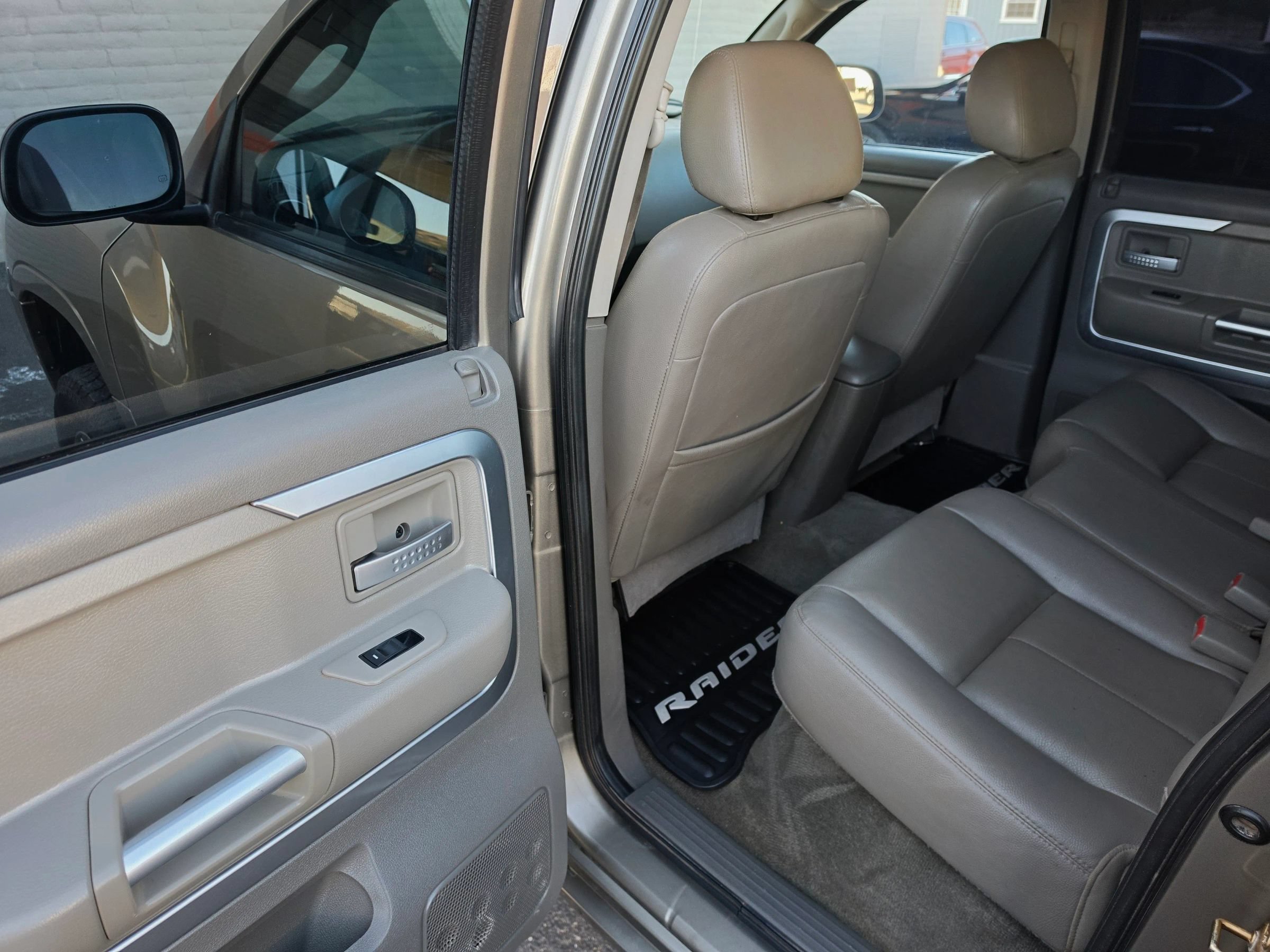 Used 2006 Mitsubishi Raider XLS AWD/4WD image 17