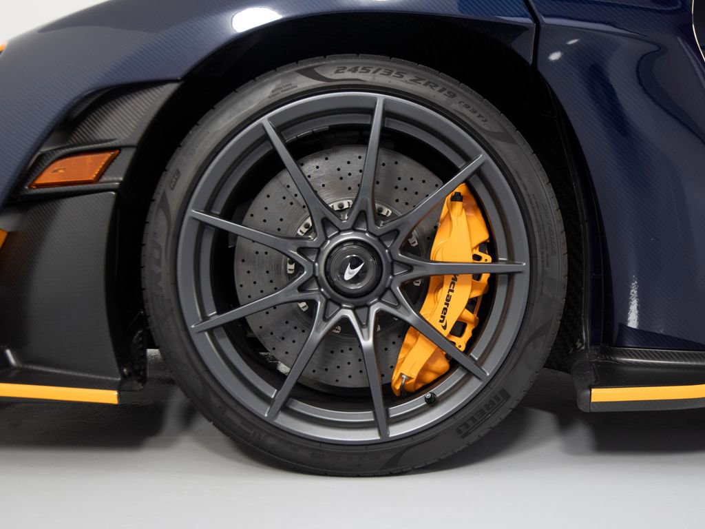 Used 2019 McLaren Senna image 17