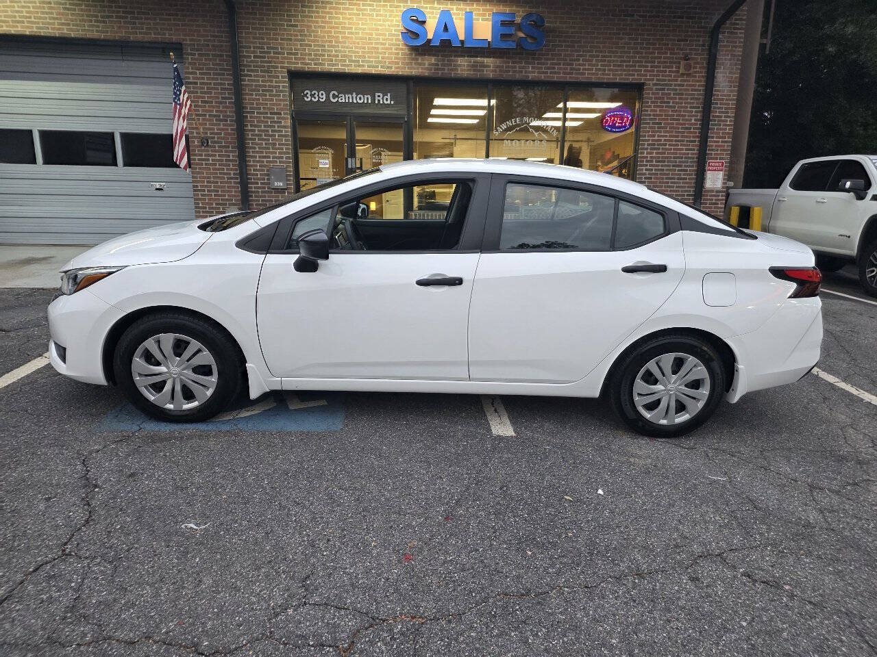 Used 2025 Nissan Versa S w/ Trunk Package FWD image 3