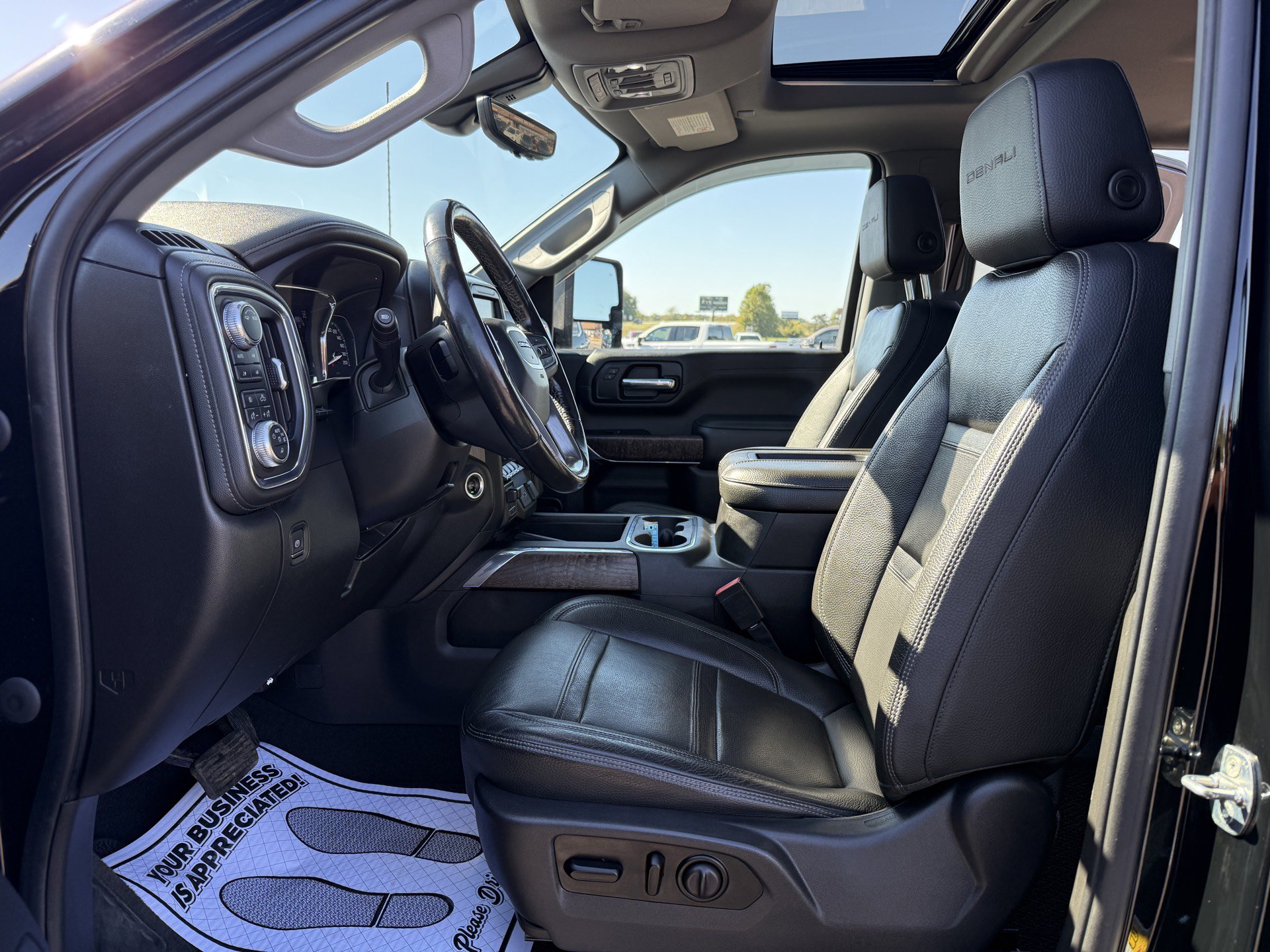Used 2021 GMC Sierra 3500 Denali w/ Technology Package AWD/4WD image 29