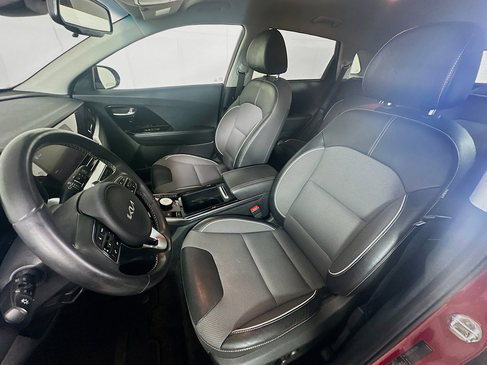 Used 2022 Kia Niro EX image 13