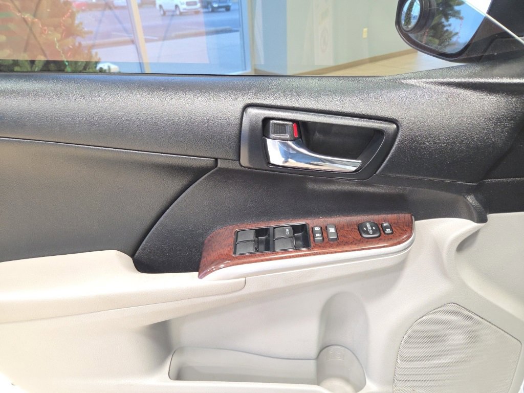 Used 2013 Toyota Camry XLE image 11