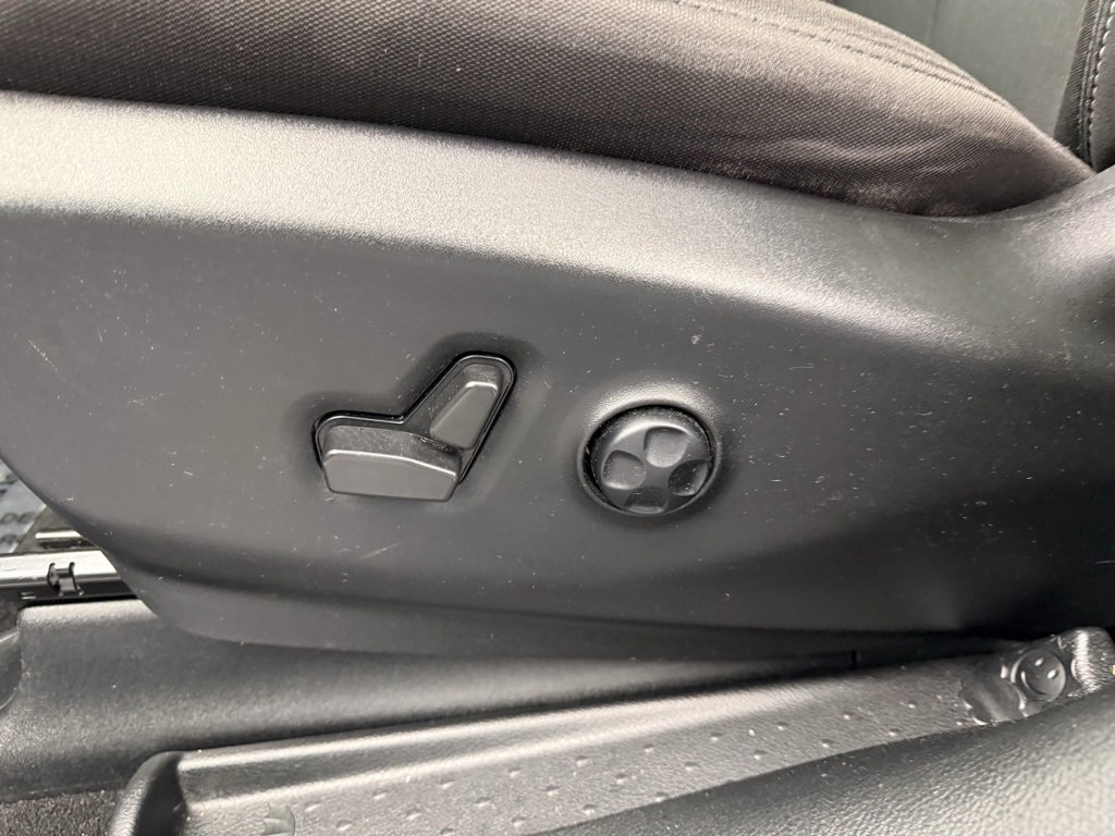 Used 2023 Chrysler Pacifica Touring image 41